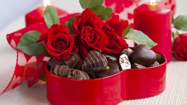 Combo hoa hồng và socola là món quà mà chắc chắn rất nhiều bạn trai lựa chọn