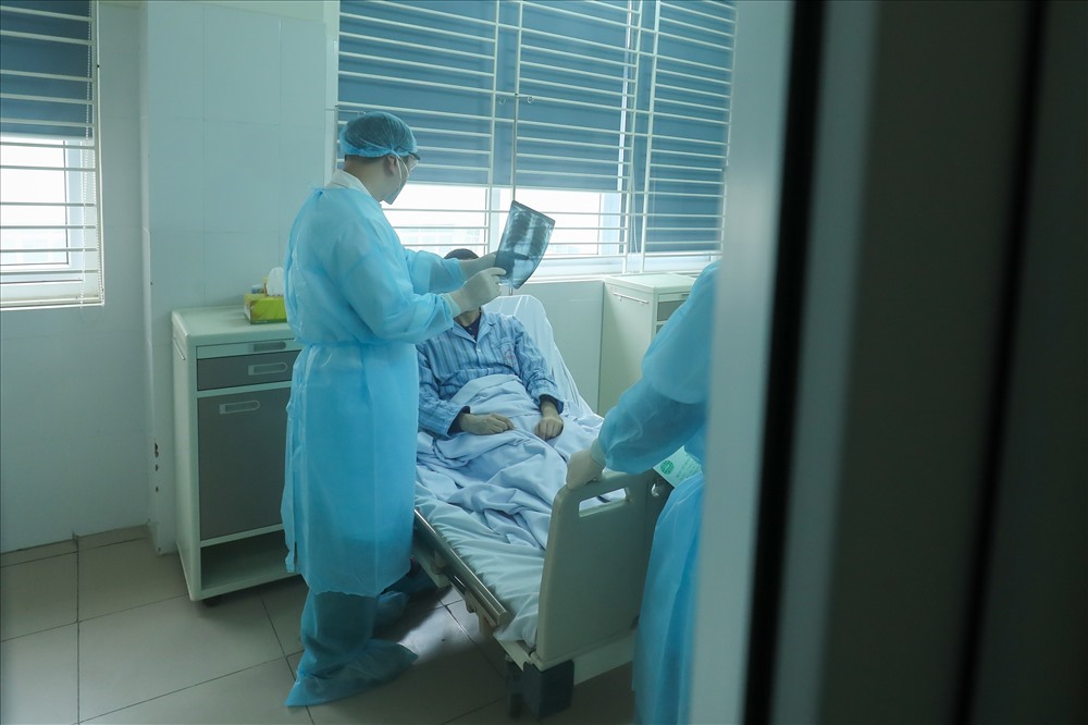 Bệnh viện Nhiệt đới Trung ương tiếp nhận, điều trị những trường hợp nhiễm virus Corona.