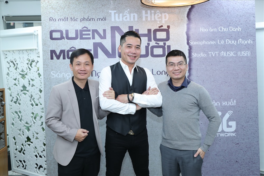 Ca sĩ Tuấn Hiệp và nhạc sĩ Quang Long.