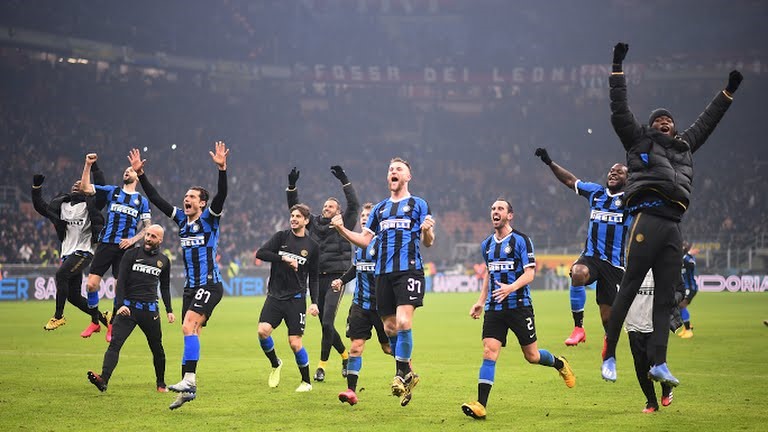 Inter giành chiến thắng trong sự hò reo cuồng nhiệt trên sân Giuseppe Meazza.  Ảnh: Reuters