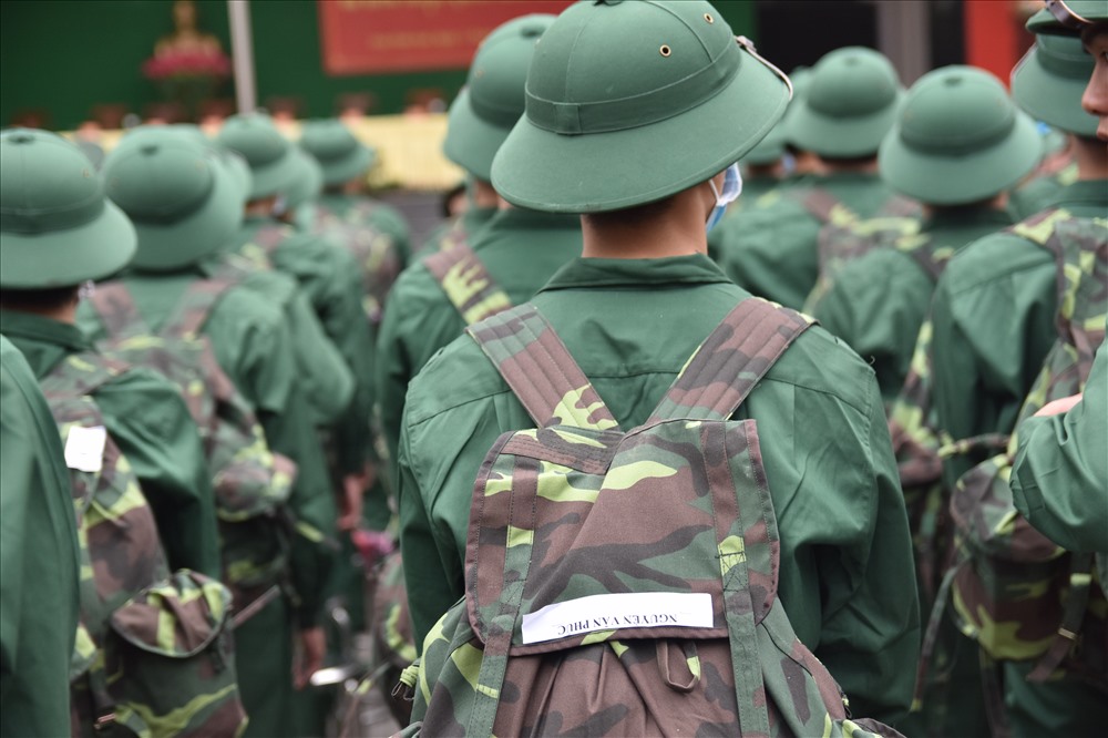 Lễ giao quân tại thành phố Huế đã diễn ra nhanh gọn, đúng yêu cầu và được kiểm soát chặt chẽ trong phòng dịch bệnh viêm đường hô hấp cấp do virus Corona.