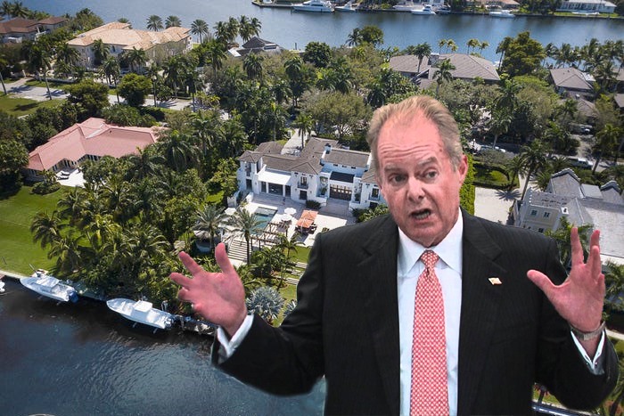 Căn biệt thự của Manuel Medina nằm ở thành phố Coral Gables, bang Florida, Mỹ. Sau khi thất bại trong việc bán bất động sản này với giá xấp xỉ 18 triệu USD trong 2 năm, Medina quyết định đem ngôi nhà đi đấu giá vào tháng 2.2020.  Ảnh: ST