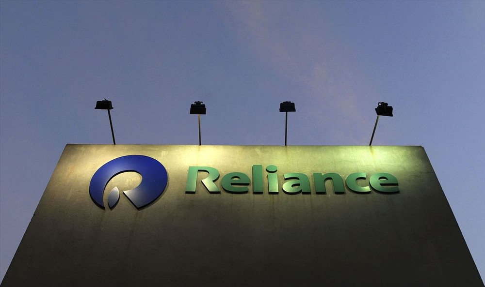 Sau hàng loạt đợt tái cơ cấu và định hướng phát triển vươn ra quốc tế, Mukesh đã đưa Reliance Industries trở thành tập đoàn có giá trị lớn thứ 2 Ấn Độ, kinh doanh nhiều lĩnh vực từ năng lượng, hóa dầu, viễn thông, bán lẻ cho đến ngân hàng.