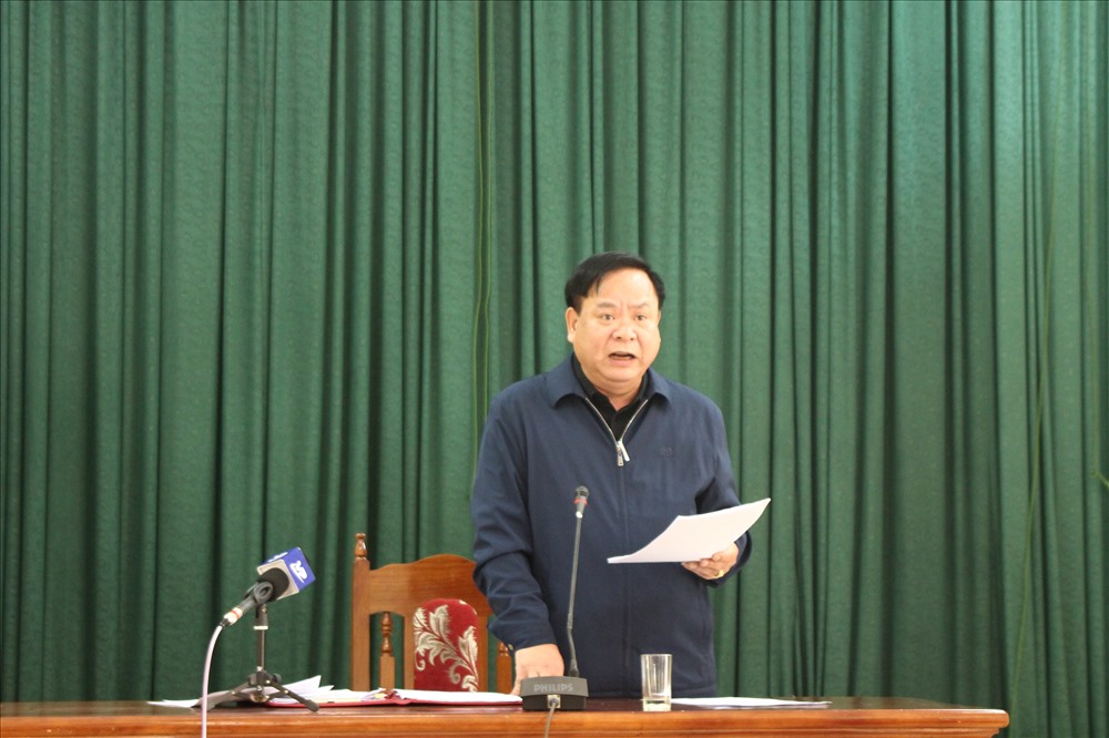 Ông Nguyễn Duy Đông – Bí thư huyện ủy Bình Xuyên công bố quyết định của UBND tỉnh Vĩnh Phúc. Ảnh T.Vương