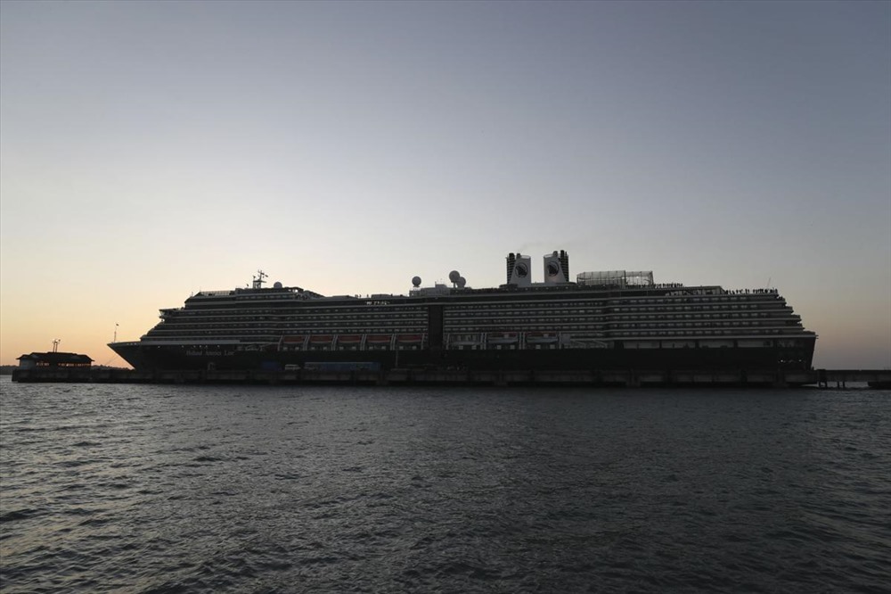 Tàu Westerdam khởi hành ở Singapore vào tháng trước và điểm dừng cuối cùng trước khi bị từ chối cho cập cảng là ở Hong Kong (Trung Quốc) nơi có 53 ca nhiễm virus và 1 ca tử vong. Ảnh: ABP.