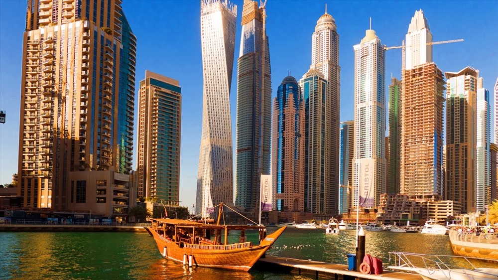 Dubai Marina là khu vực sang chảnh với những tòa tháp chung cư và bến thuyền. Ảnh: Bayut