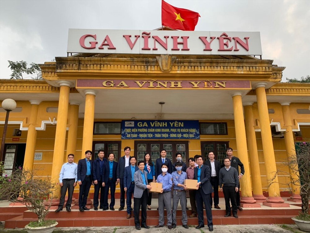 Đồng chí Ngọ Duy Hiểu chia sẻ với công việc cán bộ, công nhân viên ngành Đường sắt nói chung và Ga Vĩnh Yên nói riêng đang đảm nhận.