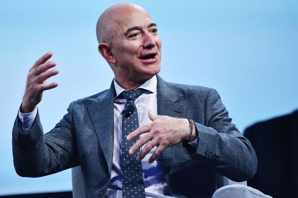 Đứng đầu danh sách là CEO Amazon, chủ sở hữu của Washington Post, và người giàu nhất thế giới - Jeff Bezos.