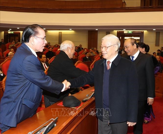Tổng Bí thư, Chủ tịch nước Nguyễn Phú Trọng với các đồng chí nguyên lãnh đạo cấp cao của Đảng, Nhà nước. Ảnh: Trí Dũng/TTXVN