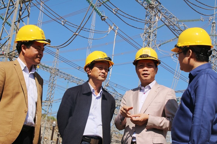 Tại đây, người đứng đầu ngành Công Thương đã lắng nghe ý kiến của chính những doanh nghiệp, nhà đầu tư và cơ quan chức năng tại địa phương về tình hình triển khai các dự án điện gió, điện mặt trời tại Việt Nam. Theo đó, nhiều đề xuất đã được đưa ra Bộ Công Thương nhằm tháo gỡ vướng mắc cho doanh nghiệp, địa phương.