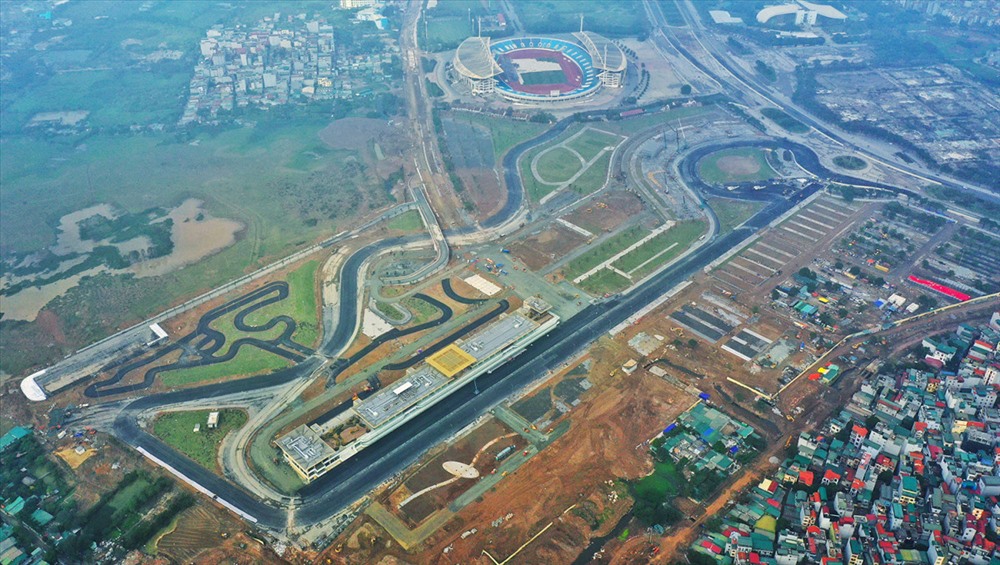 Đường đua Hà Nội trong giai đoạn hoàn thiện để chào đón chặng đua Formula 1 VinFast Vietnam Grand Prix 2020.