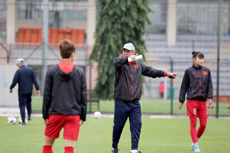 Huấn luyện viên Mai Đức Chung là  “công thần” của bóng đá nữ Việt Nam. Ảnh: VFF