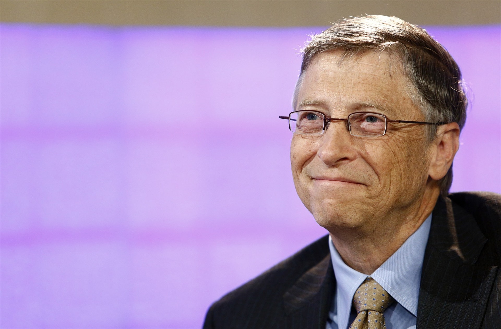 Đồng sáng lập Microsoft Bill Gates vẫn đang trụ vững ở vị trí số 2. Sau khi rời khỏi vị trí điều hành của Microsoft, Bill Gates cùng vợ - bà Melinda Gates - tập trung điều hành quỹ từ thiện tư nhân lớn nhất thế giới Bill and Melinda Gates Foundation. Ảnh: CNBC