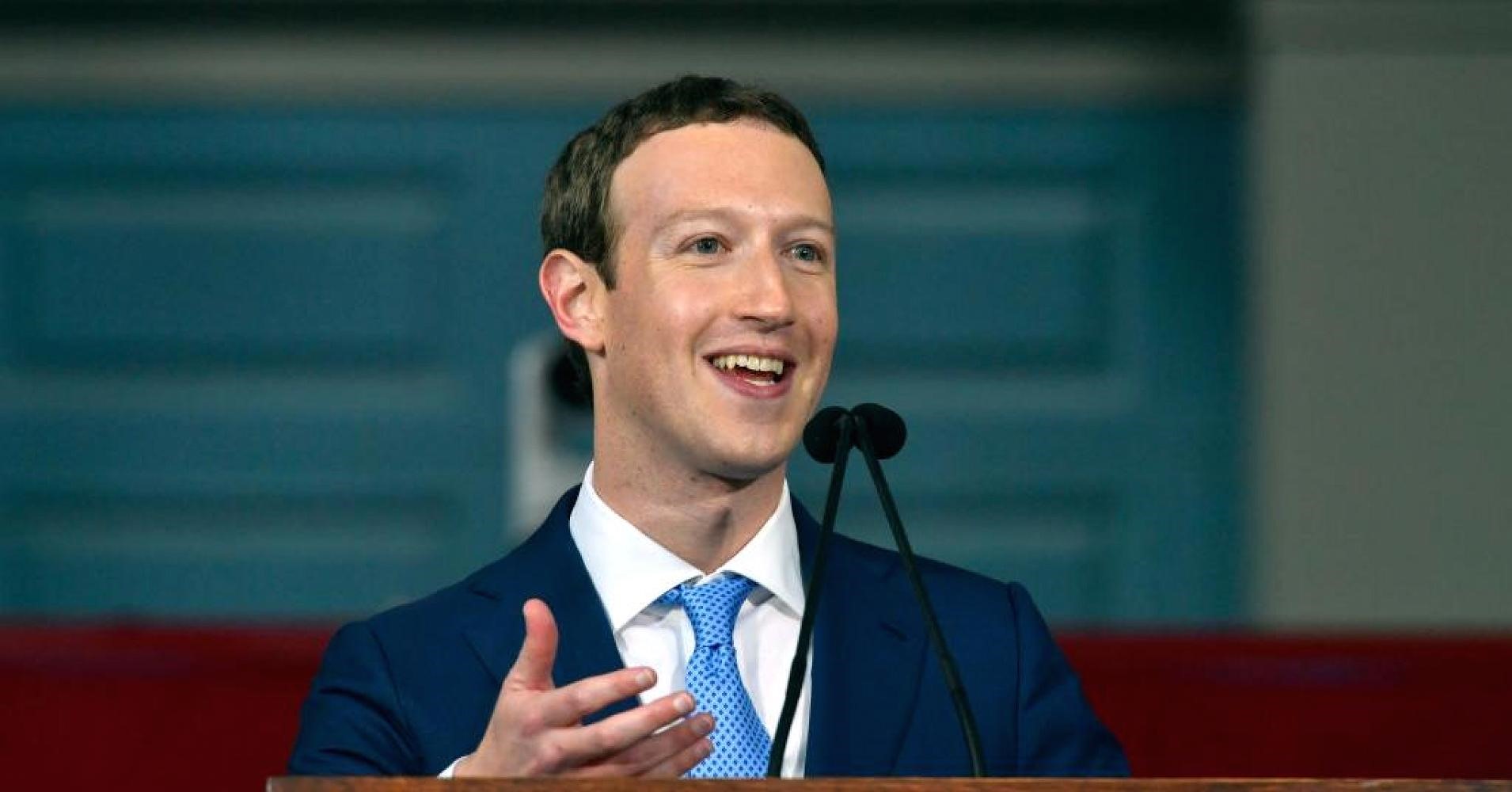 Tỉ phú 35 tuổi hiện nắm 17% cổ phần của Facebook. Trong 5 tỉ phú giàu nhất, tài sản của Mark Zuckerberg có tốc độ tăng nhanh nhất. Chỉ 5 tháng qua, tài sản của ông nhảy vọt từ 61 tỉ USD lên 77,8 tỉ USD (tăng 16,8 tỉ USD). Ảnh: ST