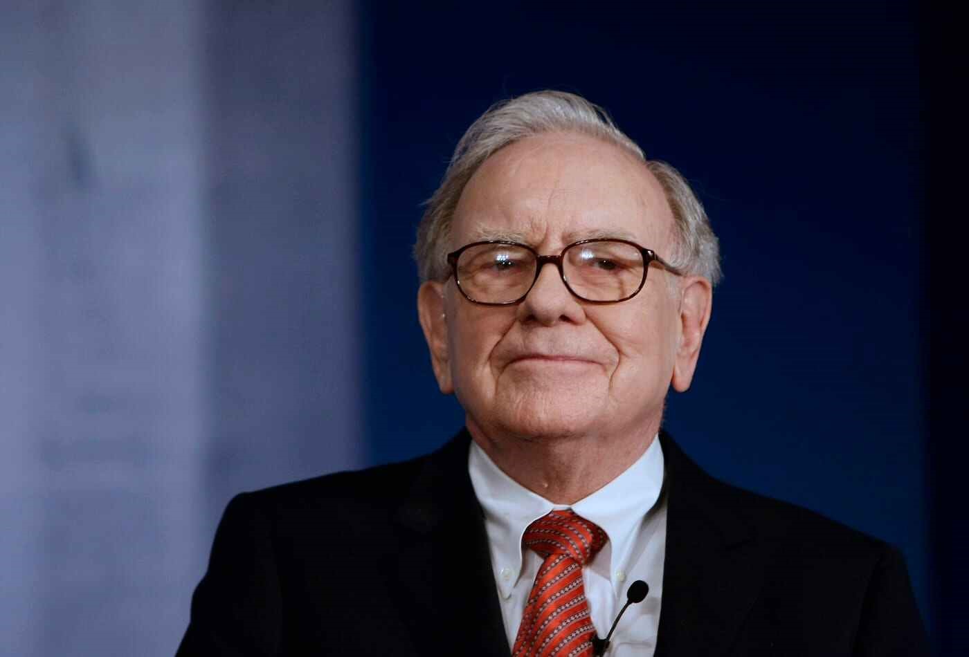 Tỉ phú Warren Buffet xếp thứ 4 trong danh sách với 90,2 tỉ USD. Kể từ ngày 17.9.2019, “huyền thoại đầu tư” thu về 1,9 tỉ USD. Ảnh: ST