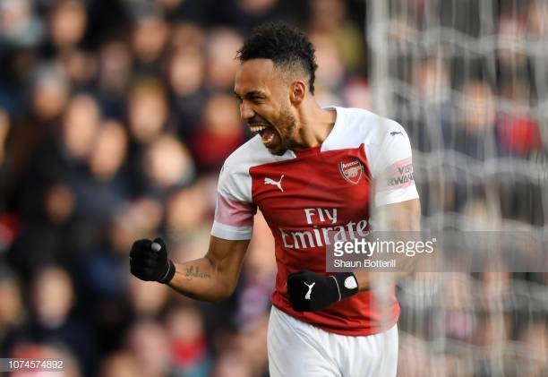 9. Pierre-Emerick Aubameyang (Arsenal): 17 bàn thắng (34 điểm)