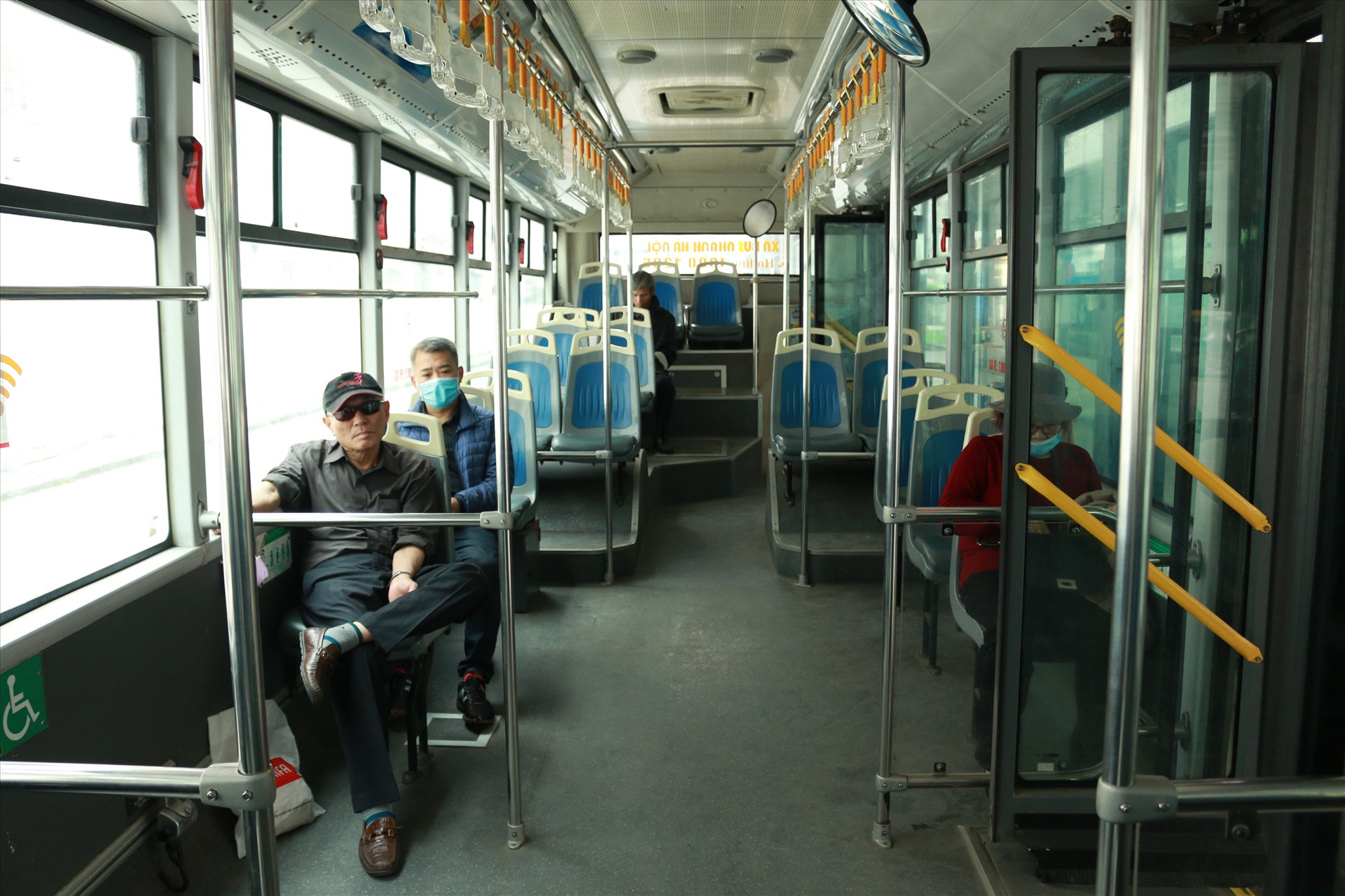 Theo ghi nhận của phóng viên Lao Động, lượng khách sử dụng xe buýt nhanh BRT giảm nhiều so với trước kia.