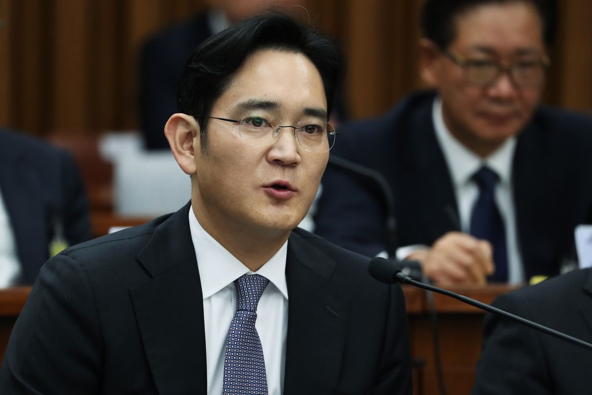 Lee Jae-yong là con trai cả của chủ tịch Tập đoàn Samsung, Lee Kun-hee. Ở Hàn Quốc, ông Lee thường được gọi là “thái tử Samsung”. Từ hồi giữa tháng 9.2019 đến nay, tài sản của ông tăng từ 5,8 tỉ USD lên 6,5 tỉ USD, đứng vững trong top 5 người giàu nhất Hàn Quốc. Ảnh: ST