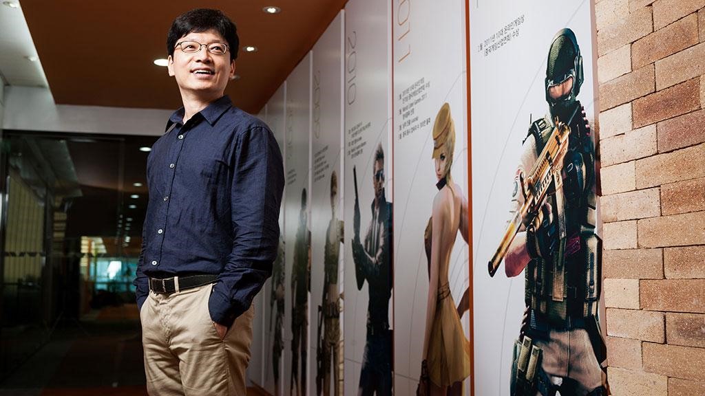Kwon Hyuk-bin đồng sáng lập Smilegate vào năm 2002 và xây dựng nó thành một trong những công ty game thành công nhất ở Hàn Quốc. Sau khi hợp tác với gã khổng lồ Internet Trung Quốc Tencent vào năm 2008, hãng phát hành tựa game nổi tiếng nhất của mình, CrossFire. Ảnh:  Forbes