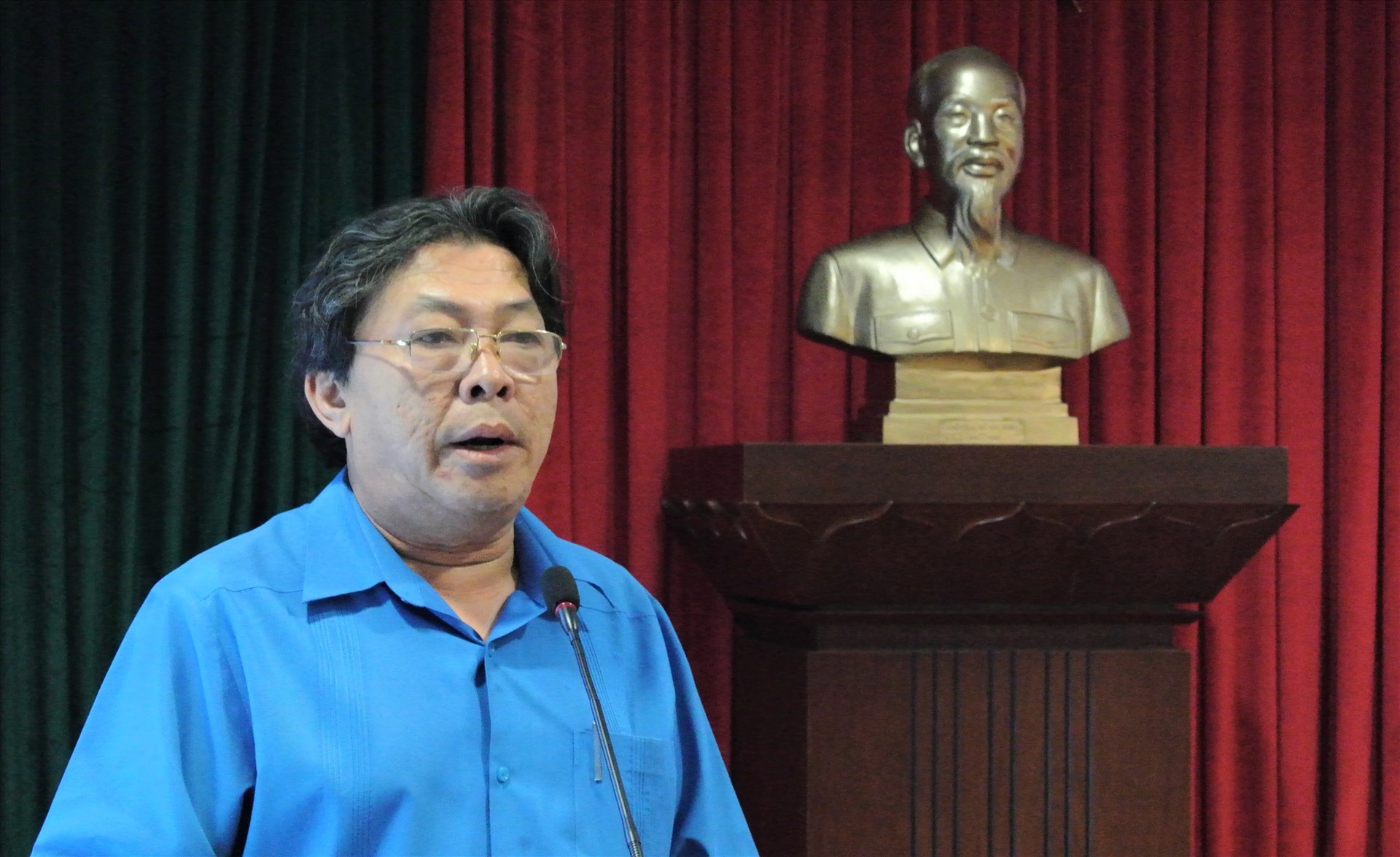 Ông Phan Mạnh Hùng: Cán bộ CĐ Caosu Việt Nam cần phải nắm chắc quy định pháp luật về lao động để bảo vệ quyền lợi của người lao động. Ảnh Nam Dương