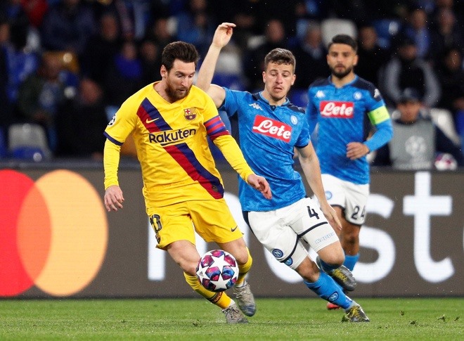Messi bị theo rất sát. Ảnh: Reuters