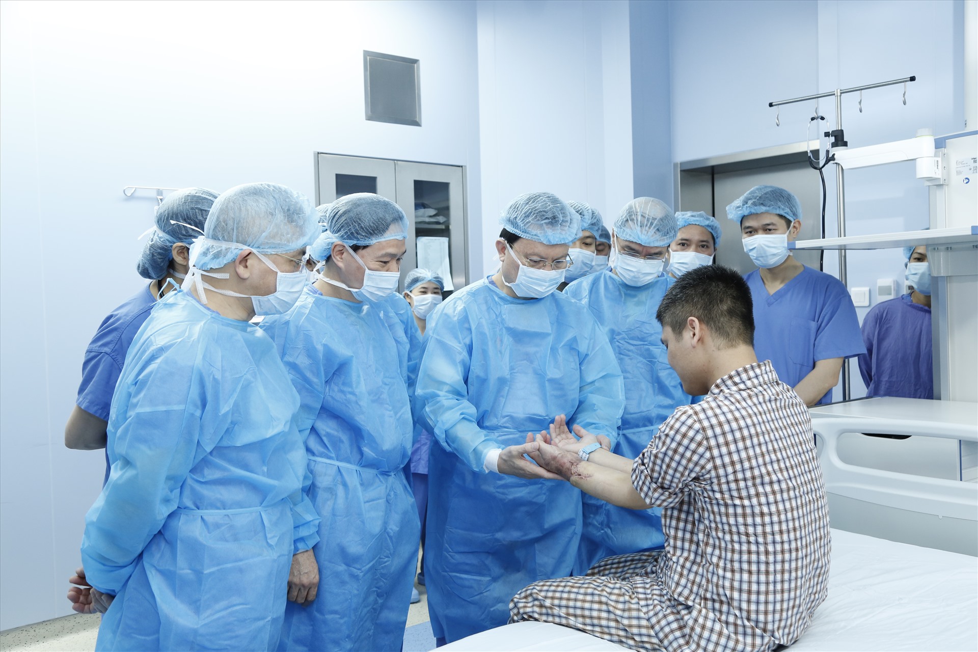 Bệnh nhân được ghép chi thể từ người cho sống đầu tiên trên thế giới đang hồi phục tốt tại Bệnh viện 108. Ảnh: BVCC