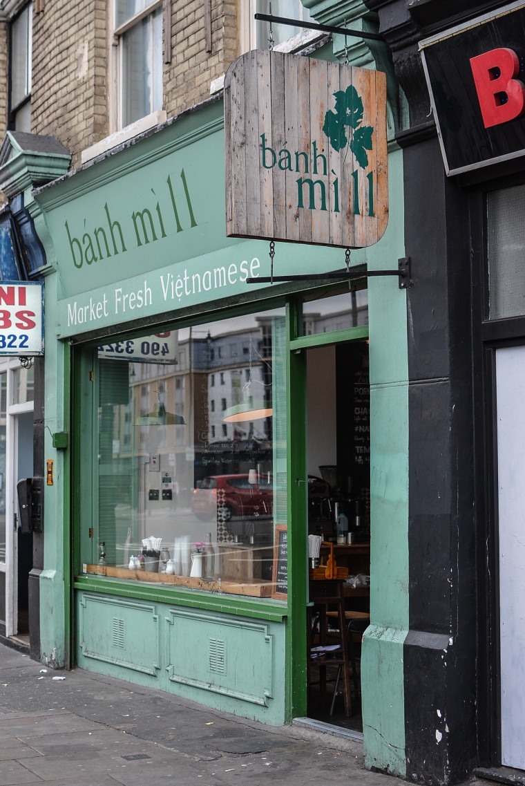 Tại London (Anh), tiệm Bánh mì 11 lan tỏa hương vị ẩm thực Việt bình dị giữa những món ăn kiểu Âu sang trọng. Tiệm bánh là thương hiệu được những người London sành ăn, khó tính yêu thích. Ảnh: Banhmilife.
