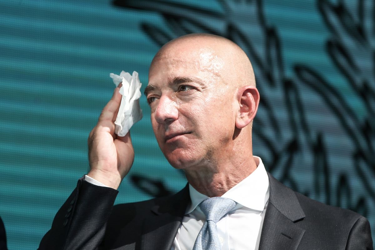 Tuy nhiên ông đã làm trái dự đoán của nhiều người. Đến năm 2005, Bezos vươn lên vị trí 42 trong top tỉ phú giàu nhất hành tinh với 4,8 tỉ USD. Chỉ sau 2 năm, CEO Amazon vươn lên vị trí 35 với 8,7 tỉ USD. Ảnh:
