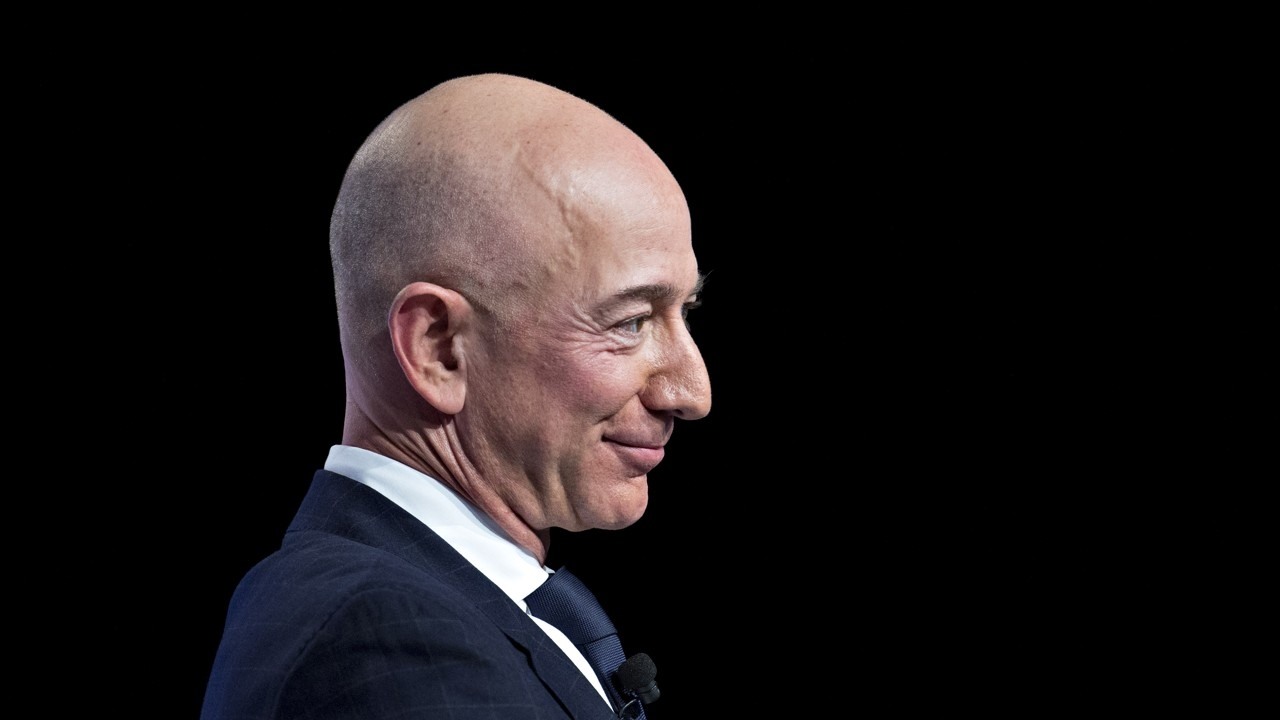 Trong những lần phỏng vấn sau này khi đã thành công, CEO Amazon thường nói rằng ông đã học được một trong những bài học kinh doanh quan trọng nhất từ kinh nghiệm làm việc đầu đời. Ảnh: ST