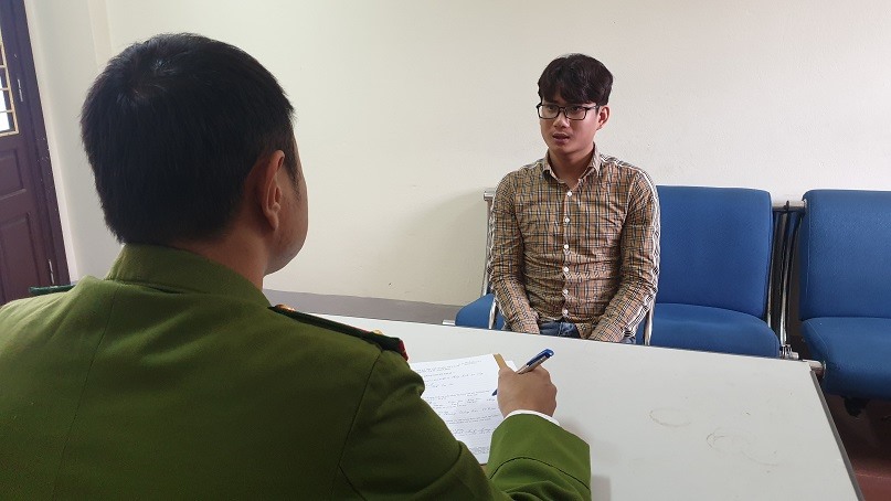 Cơ quan công an lấy lời khai đối tượng Thân Quang Hiền.