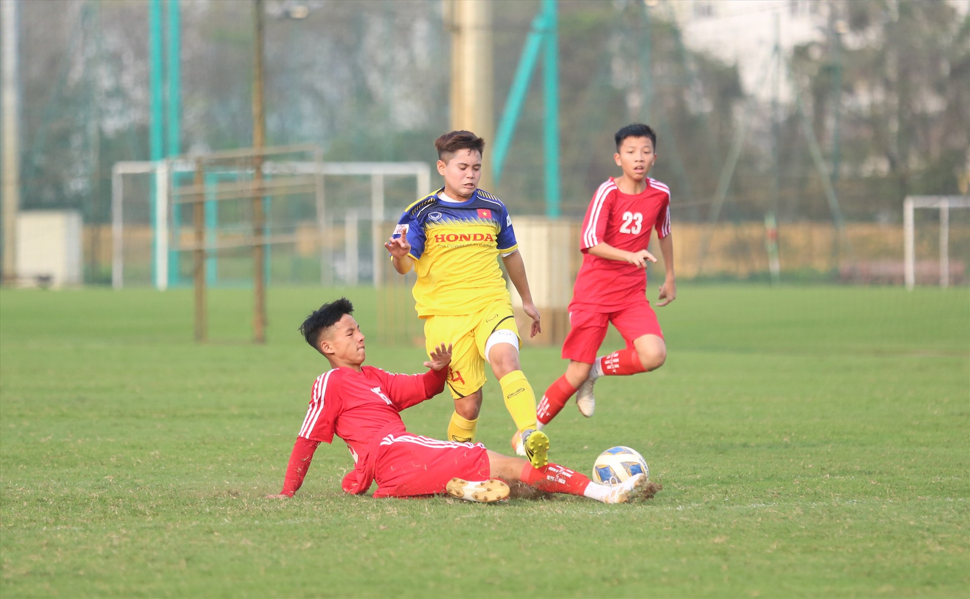 Đội tuyển nữ Việt Nam đã có trận đấu khá tốt trước U15 Hà Nội. Ảnh: HOÀI THU
