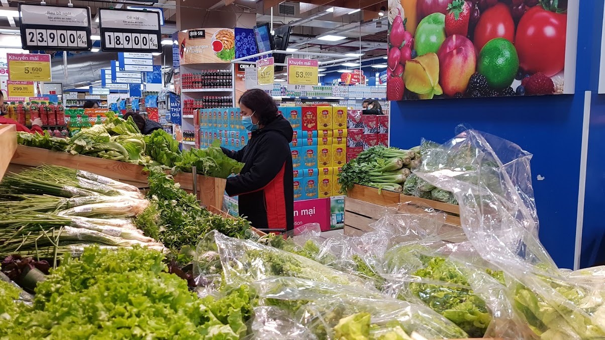 Rau xanh tại các siêu thị lớn rất dồi dào. Ảnh: Kh.V