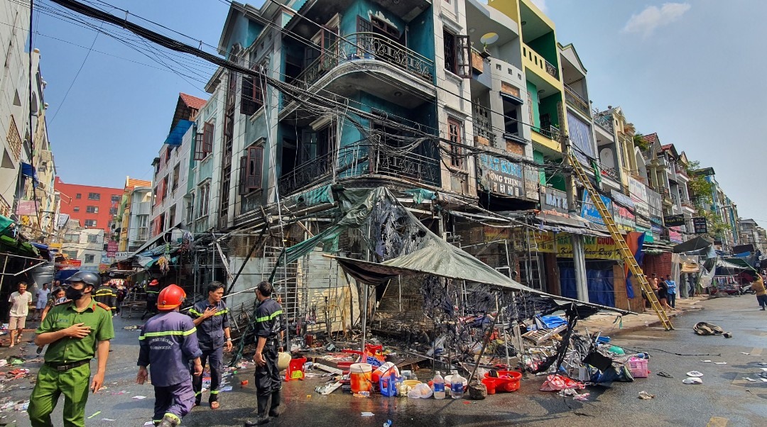 Hiện trường vụ cháy tại chợ Hạnh Thông Tây (quận Gò Vấp).