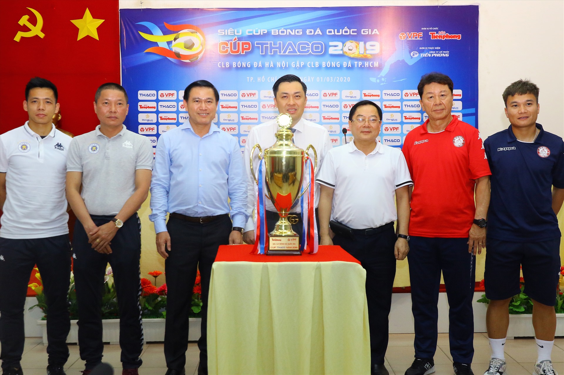Huấn luyện viên Chung Hae-seong cùng câu lạc bộ TP.HCM mở màn mùa giải V.League 2020 bằng trận tranh Siêu cup với câu lạc bộ Hà Nội. Ảnh: Đ.V
