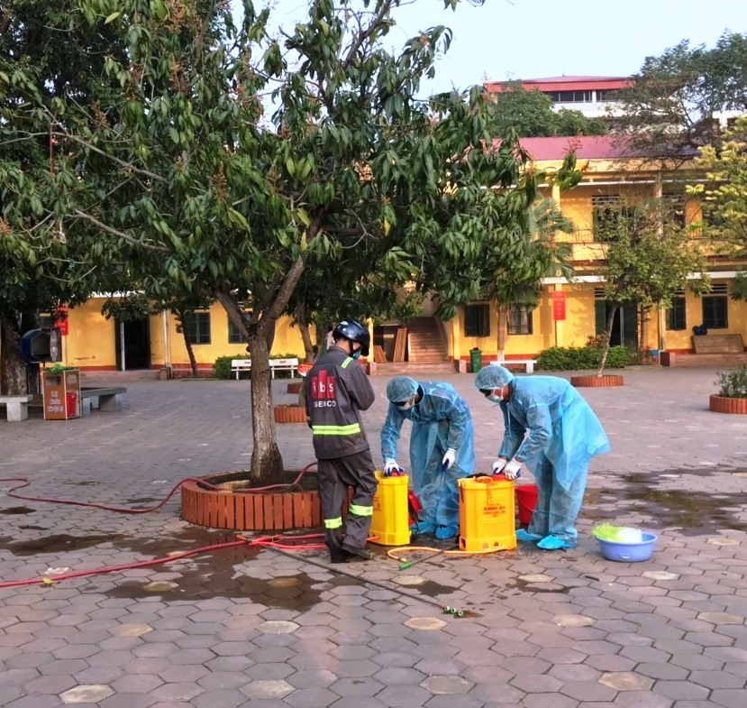 100% các trường học trên địa bàn tỉnh Ninh Bình sẽ được phun thuốc khử trùng. Ảnh: NT