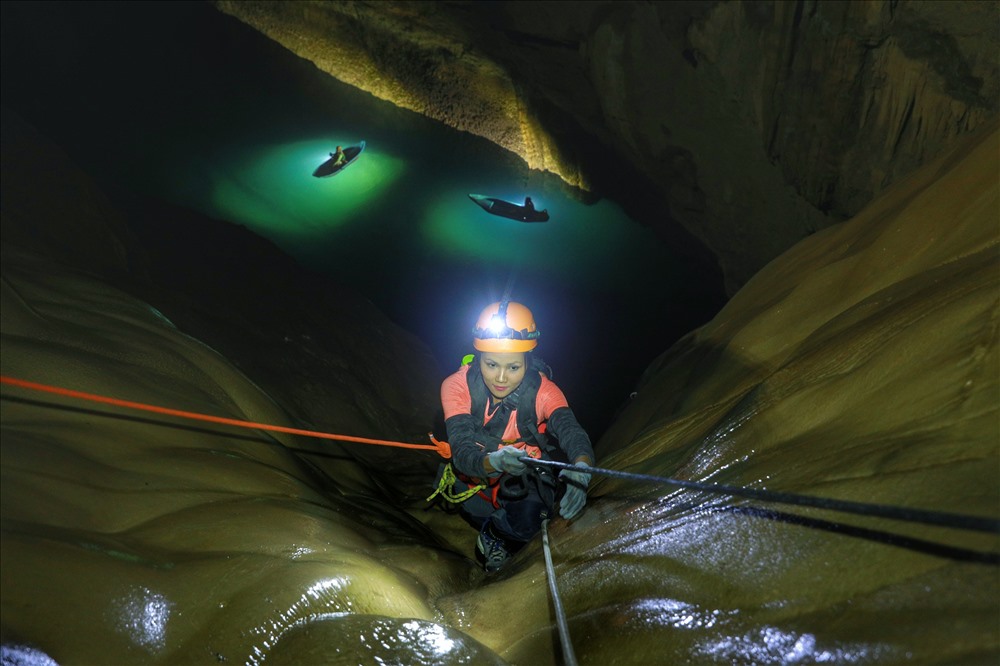 Chuyến thám hiểm không chỉ khám phá vẻ đẹp hang Sơn Đoòng mà còn nhằm mục đích khảo sát tình hình mực nước của hang để chuẩn bị cho hoạt động mở cửa du lịch của năm 2020. Được biết, mỗi năm hang chỉ mở đón khách từ tháng 1 đến hết tháng 8. Ảnh: