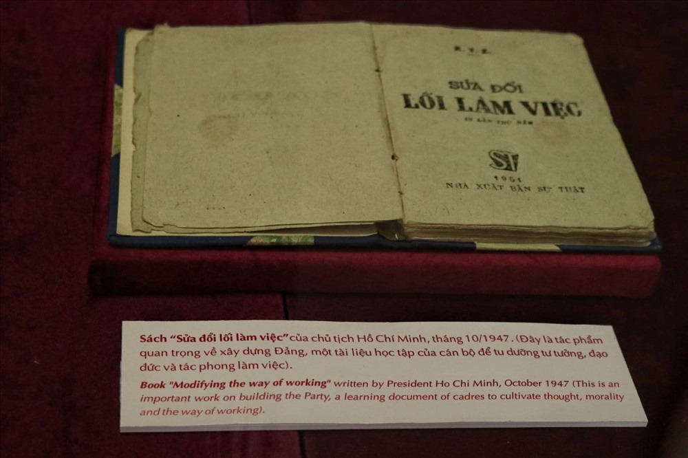 Sách “Sửa đổi lối làm việc” của Chủ tịch Hồ Chí Minh là một tài liệu học tập của cán bộ để tu dưỡng tư tưởng, đạo dức, tác phong làm việc.