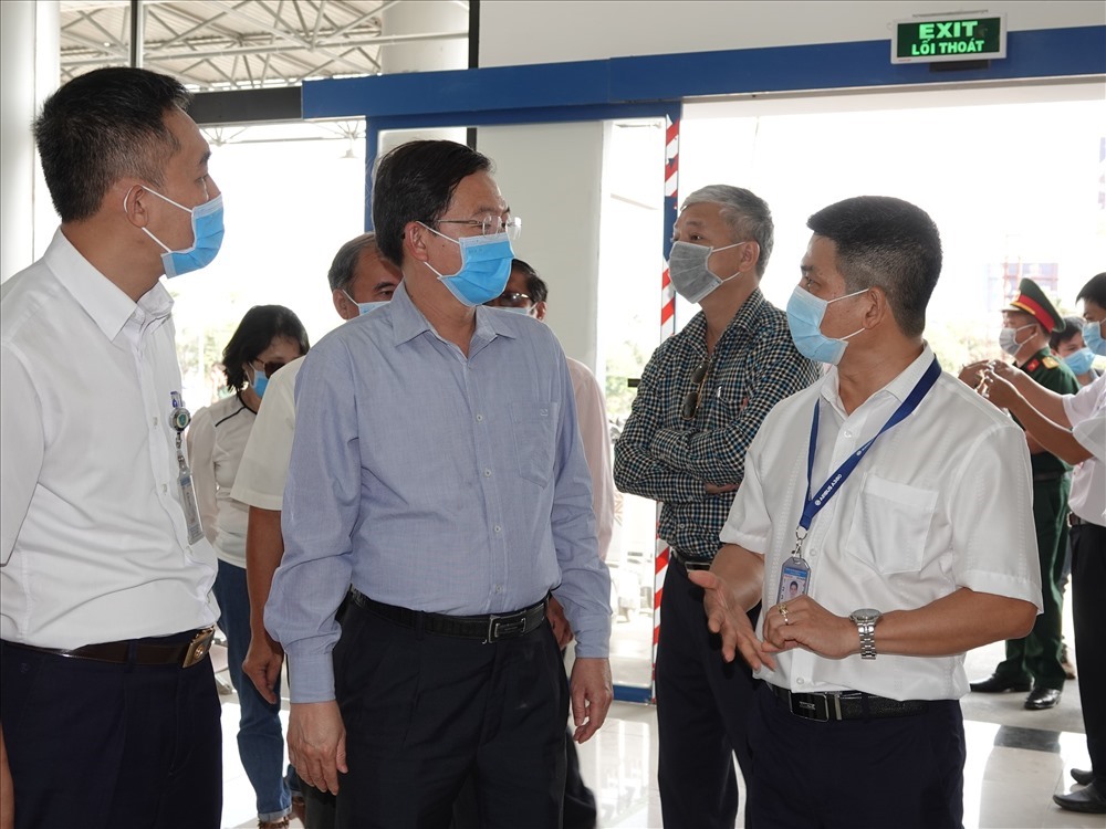 Chủ tịch UBND tỉnh Bình Định - Hồ Quốc Dũng kiểm tra tại sân bay Phù Cát.