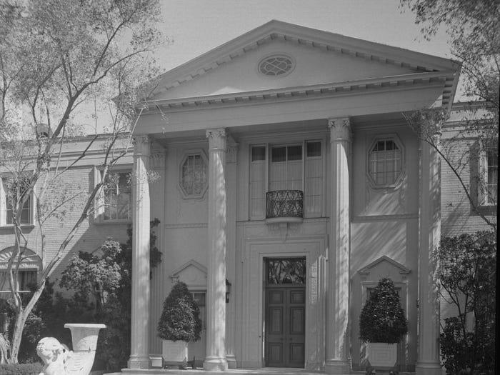 Hình ảnh bên ngoài căn biệt thự chụp vào năm 1939. Ảnh: Business Insider