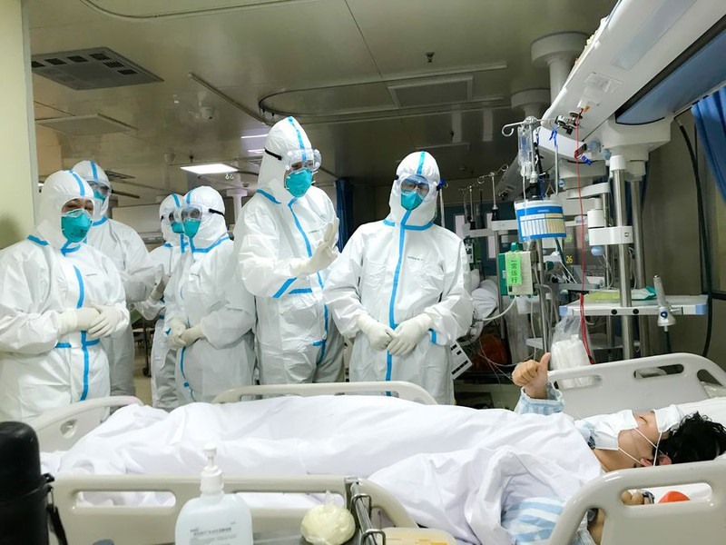 Các bác sĩ tích cực điều trị cho bệnh nhân nhiễm virus Corona ở Trung Quốc. Ảnh: Tân Hoa xã