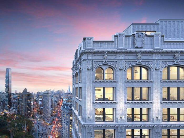 Vào tháng 6.2019, tỉ phú Jeff Bezos chi đến 80 triệu USD để mua 3 căn hộ, bao gồm cả 1 căn penthouse 3 tầng, trong một tòa nhà tại trung tâm thành phố New York, Mỹ. Bất động sản này có tổng diện tích gần 1.600 m2 với 12 phòng ngủ. Ảnh: Marketing by Visualhouse