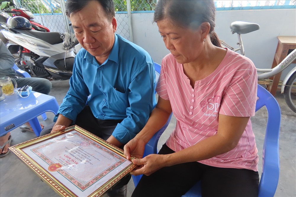 Năm 2019, ông Lê Hoàng Yên được Bộ trưởng Bộ Y tế tặng Bằng khen vì có thành tích hiến máu tình nguyện. Ảnh: S.H