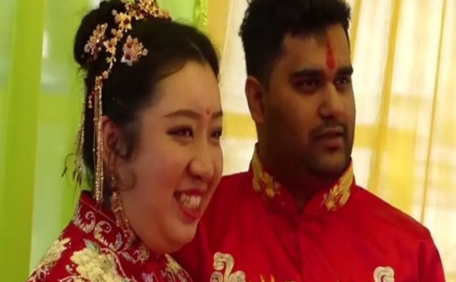 Cô dâu Zhihao Wang và chú rể Satyarth Mishra tổ chức hôn lễ ở Ấn Độ. Ảnh: Twitter