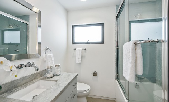 Phòng tắm chính mang tông màu be trang nhã, thanh lịch, được trang bị đầy đủ các tiện nghi cao cấp cần thiết. Ảnh: ST