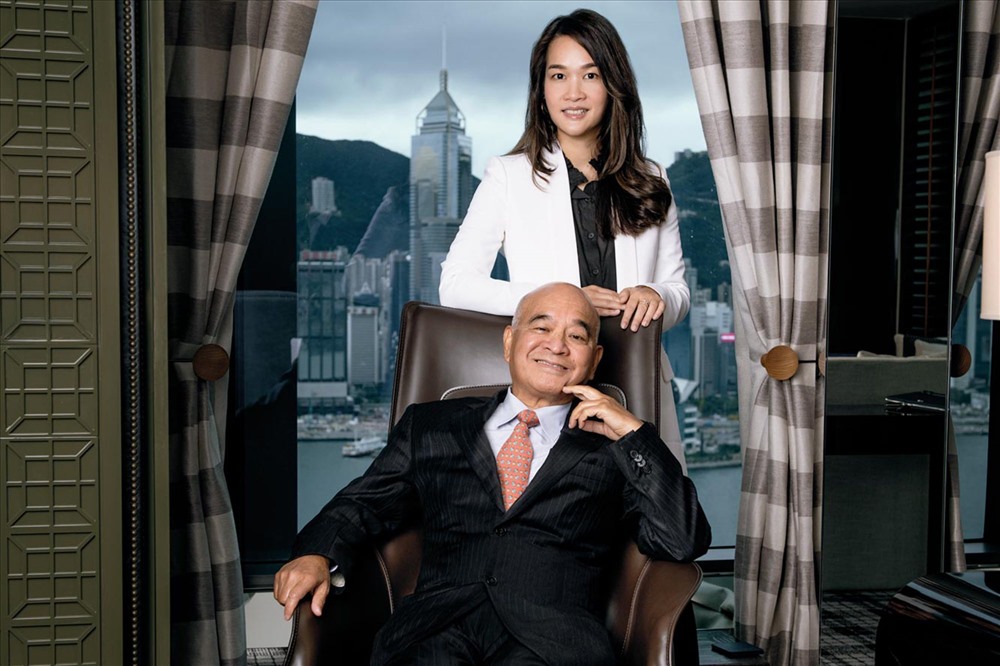 Sau khi tỉ phú Cheng Yu-tung qua đời, con trai ông là Henry Cheng thừa kế vị trí chủ tịch công ty trang sức Chow Tai Fook Jewellery và tập đoàn New World Development. Ảnh: Jensen Hoi/Hong Kong Tatler