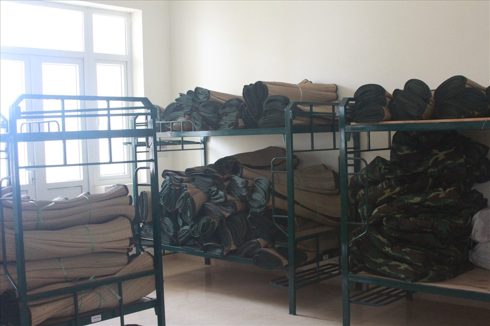 Khu vực kho của Trường Quân sự cũng chuẩn bị sẵn sàng các nhu yếu phẩm cần thiết để phục vụ công dân.