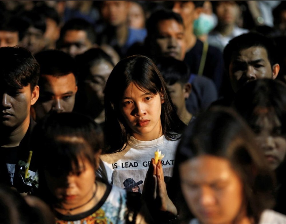 Hình ảnh người dân tại buổi cầu nguyện. Ảnh: Reuters