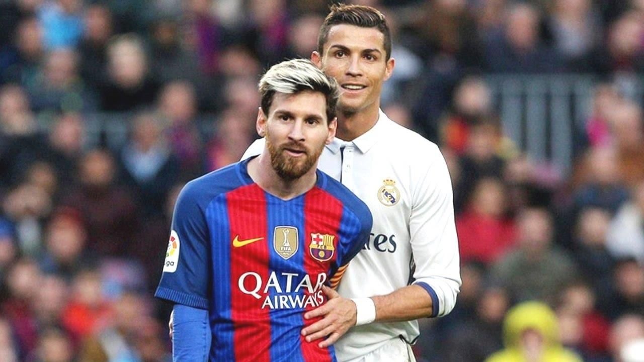 Messi và Ronaldo tại El Clasico. Ảnh: Getty.