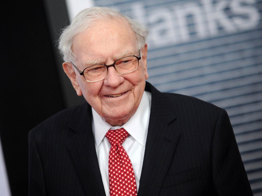 Warren Buffett - “huyền thoại đầu tư” - người giàu thứ 4 thế giới có việc làm đầu tiên là giao báo cho tờ Washington Post ở tuổi 13.