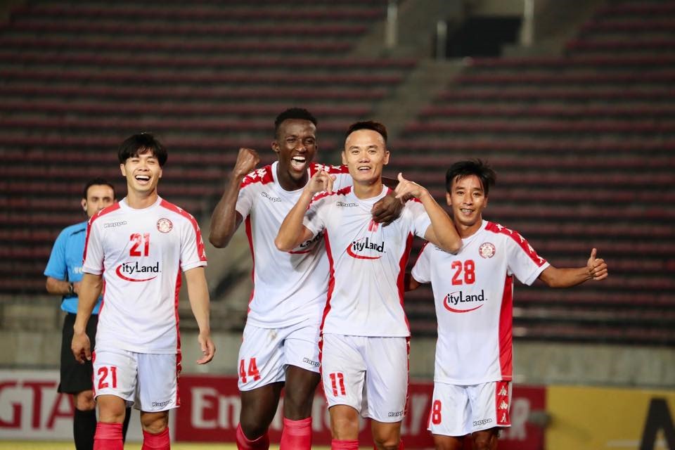 Xuân Nam ăn mừng bàn thắng trong chiến thắng 2-0 của TPHCM trước Lao Toyota. Ảnh: HCMFC